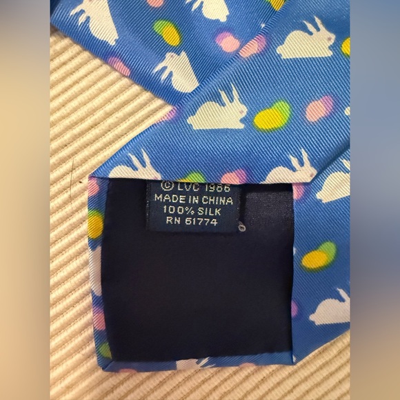 Vintage Lilian Vernon Silk Holiday Tie with Pink and Yellow Details - Picture 6 of 6